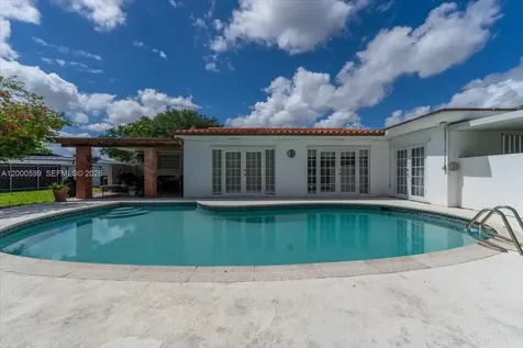 8197 W 14th Court Hialeah FL 33014