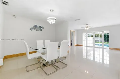8197 W 14th Court Hialeah FL 33014