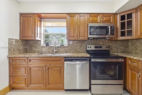8197 W 14th Court Hialeah FL 33014