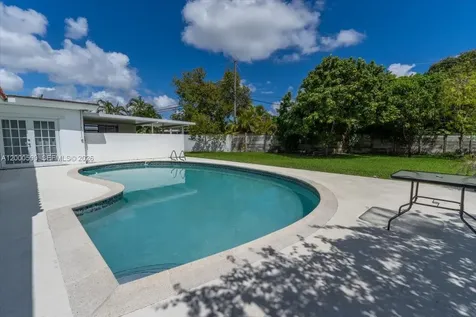 8197 W 14th Court Hialeah FL 33014