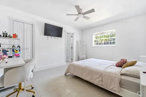 8197 W 14th Court Hialeah FL 33014