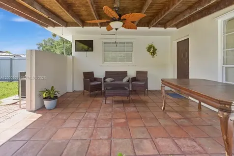 8197 W 14th Court Hialeah FL 33014