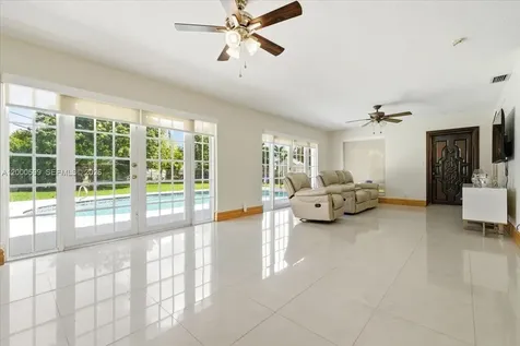 8197 W 14th Court Hialeah FL 33014