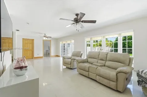 8197 W 14th Court Hialeah FL 33014