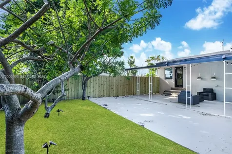 2990 NW 50th Street Miami FL 33142