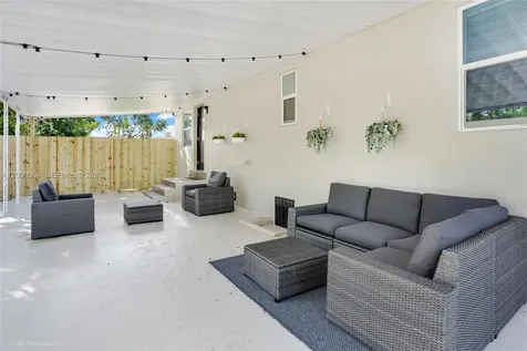 2990 NW 50th Street Miami FL 33142