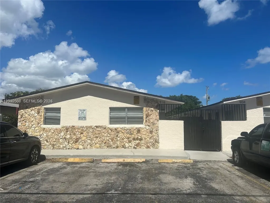 916 SW 10th Street Hallandale Beach FL 33009