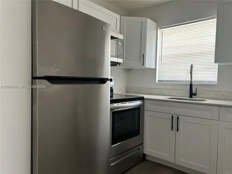 916 SW 10th Street Hallandale Beach FL 33009