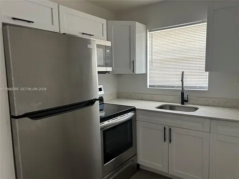 916 SW 10th Street Hallandale Beach FL 33009