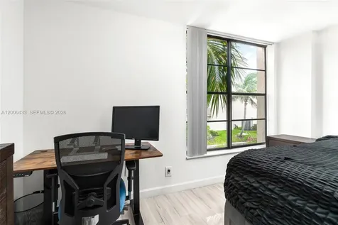 16 Royal Palm Way Boca Raton FL 33432