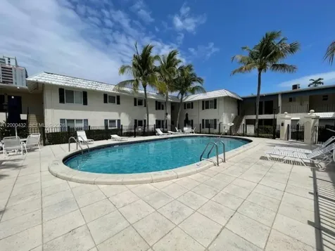 8601 SW 68th Court Pinecrest FL 33156