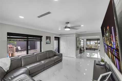 7875 NW 174th Terrace Hialeah FL 33015