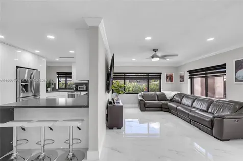 7875 NW 174th Terrace Hialeah FL 33015