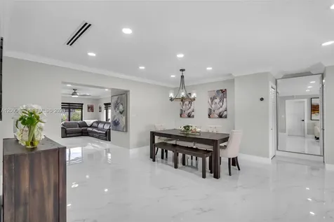 7875 NW 174th Terrace Hialeah FL 33015