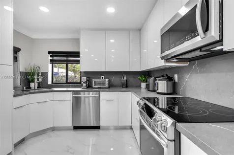 7875 NW 174th Terrace Hialeah FL 33015