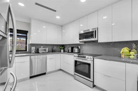 7875 NW 174th Terrace Hialeah FL 33015