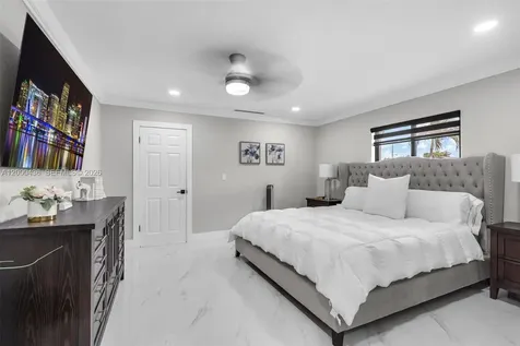 7875 NW 174th Terrace Hialeah FL 33015