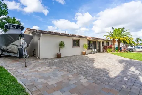 7875 NW 174th Terrace Hialeah FL 33015