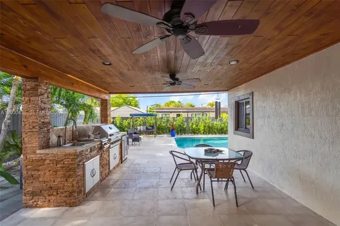 7875 NW 174th Terrace Hialeah FL 33015