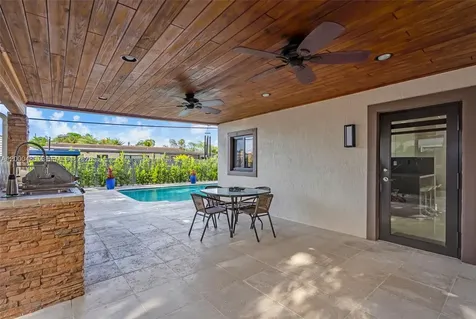 7875 NW 174th Terrace Hialeah FL 33015
