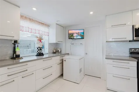 3800 Hillcrest Drive Hollywood FL 33021