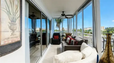 3800 Hillcrest Drive Hollywood FL 33021