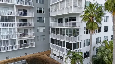 3800 Hillcrest Drive Hollywood FL 33021