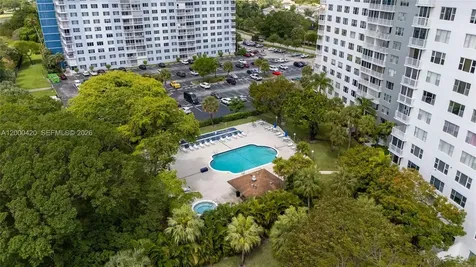 3800 Hillcrest Drive Hollywood FL 33021
