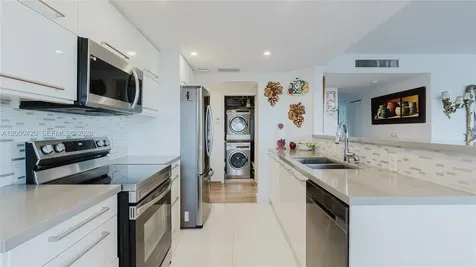 3800 Hillcrest Drive Hollywood FL 33021