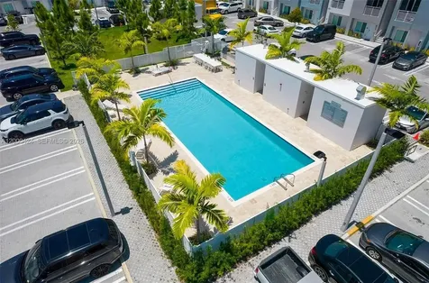 2505 NE 193rd Street Miami FL 33180