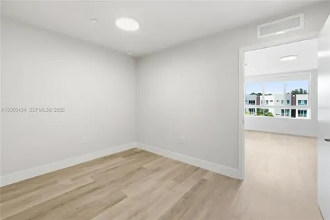 2505 NE 193rd Street Miami FL 33180