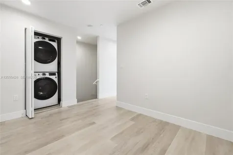 2505 NE 193rd Street Miami FL 33180