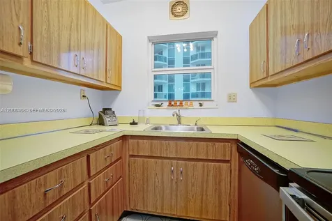 4747 Collins Avenue Miami Beach FL 33140