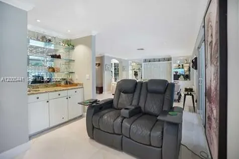 113 S Gordon Road Fort Lauderdale FL 33301
