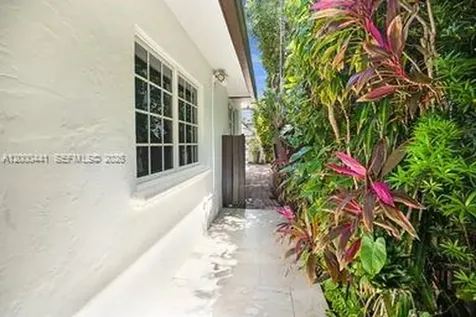 113 S Gordon Road Fort Lauderdale FL 33301