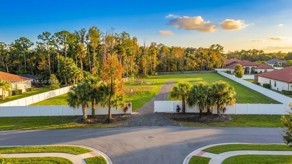 6518 Old Tampa Highway #B Other City - In The State Of Florida FL 33896