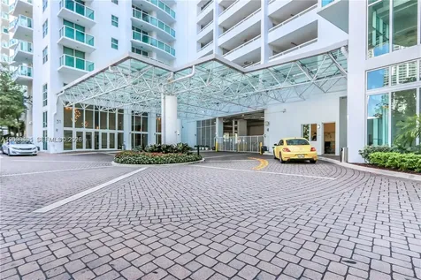 31 SE 5th Street Miami FL 33131