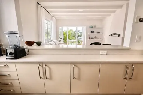 3915 N Meridian Avenue Miami Beach FL 33140