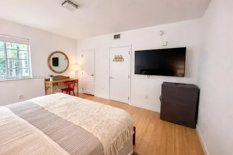 3915 N Meridian Avenue Miami Beach FL 33140
