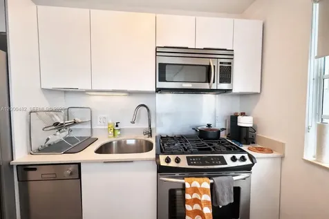 3915 N Meridian Avenue Miami Beach FL 33140