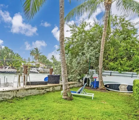 3915 N Meridian Avenue Miami Beach FL 33140