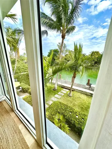 3915 N Meridian Avenue Miami Beach FL 33140