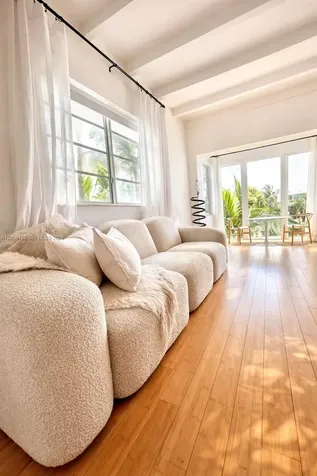 3915 N Meridian Avenue Miami Beach FL 33140
