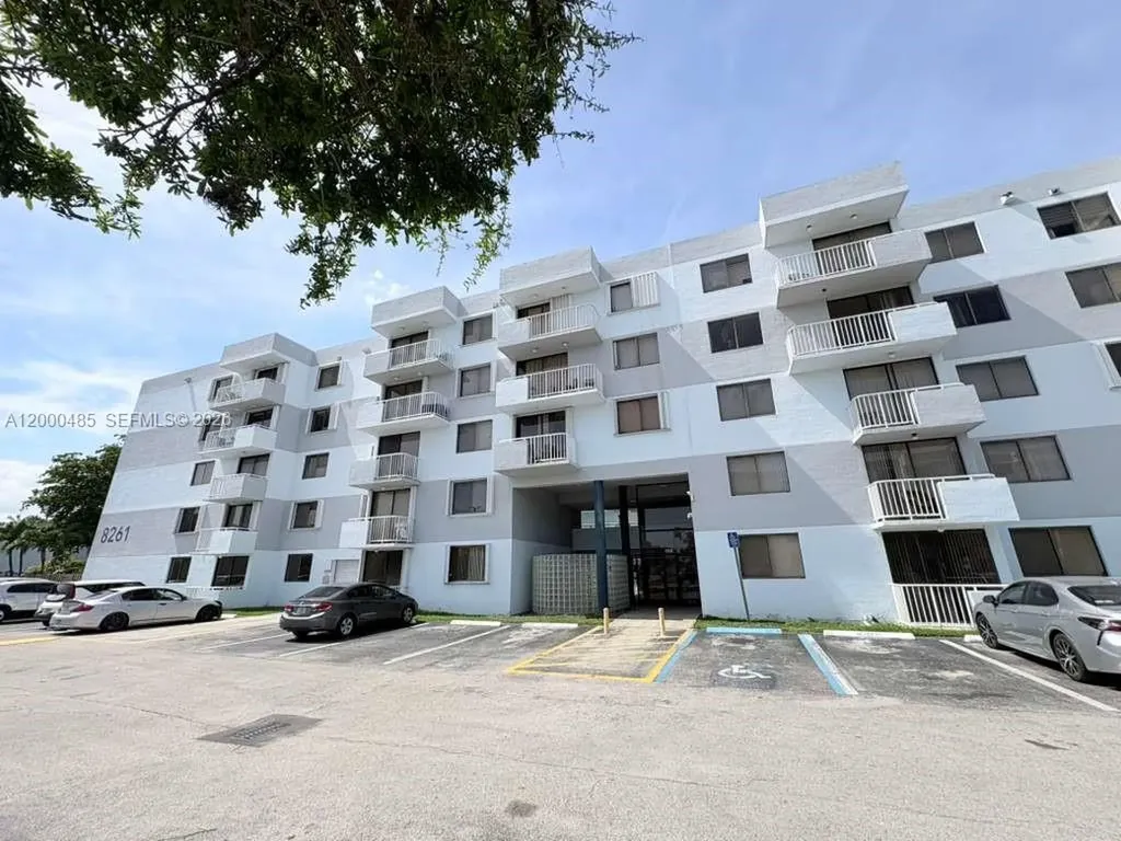 8261 NW 8th Street Miami FL 33126