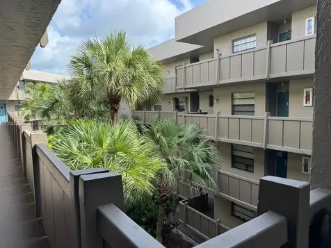 900 Colony Point Circle Pembroke Pines FL 33026