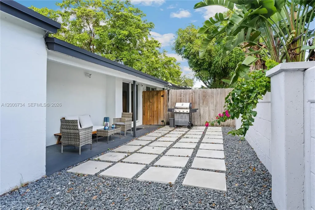 300 SW 23rd Street Fort Lauderdale FL 33315