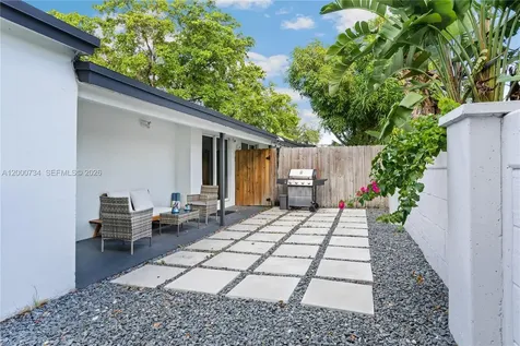 300 SW 23rd Street Fort Lauderdale FL 33315