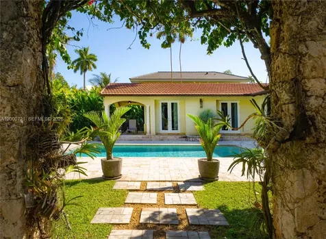 4867 SW 82nd Street Miami FL 33143