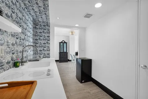 1100 West Avenue Miami Beach FL 33139