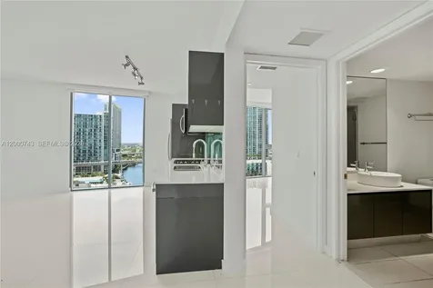31 SE 6 Street Miami FL 33131